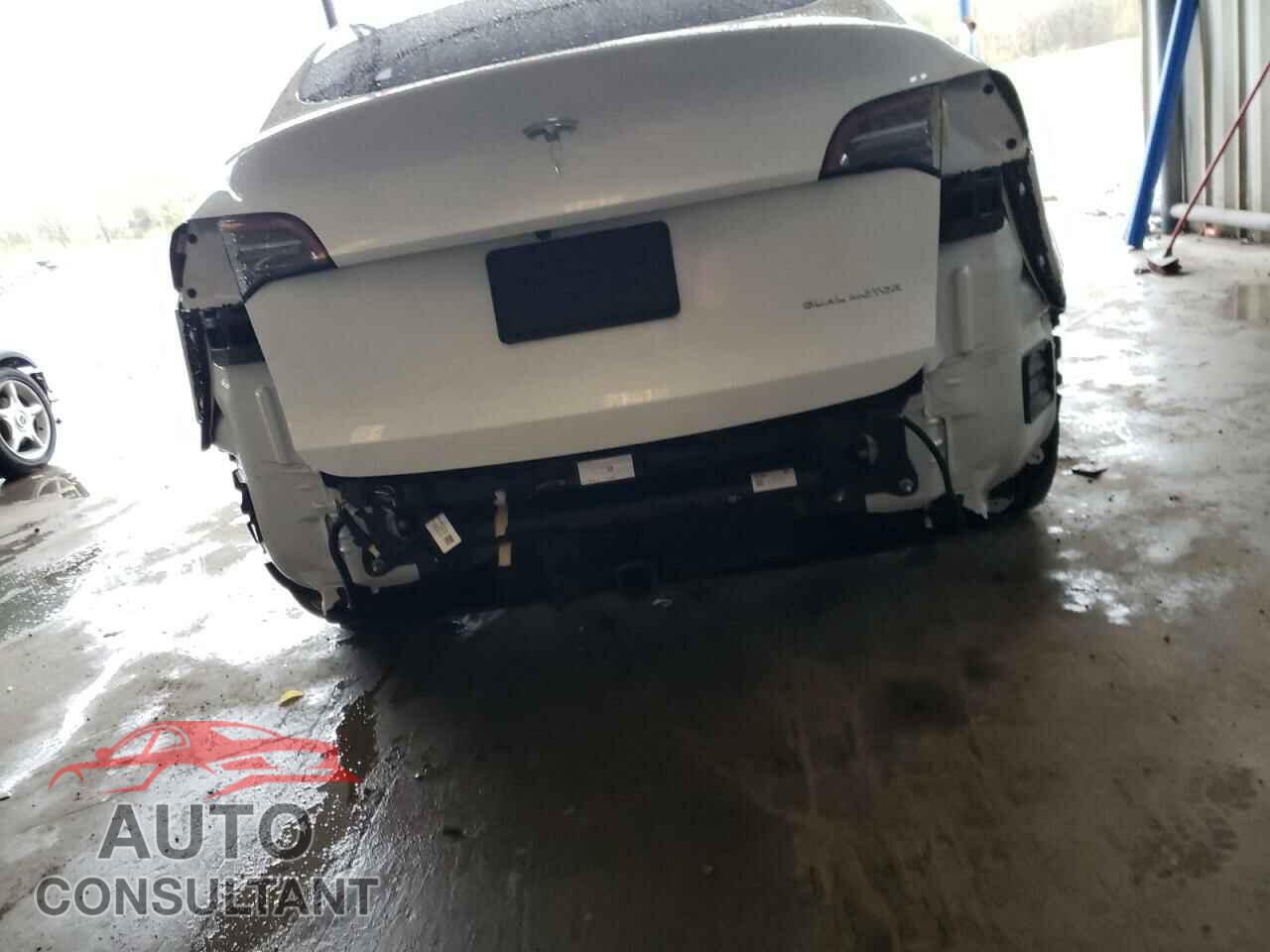 TESLA MODEL Y 2021 - 5YJYGAEE5MF296441