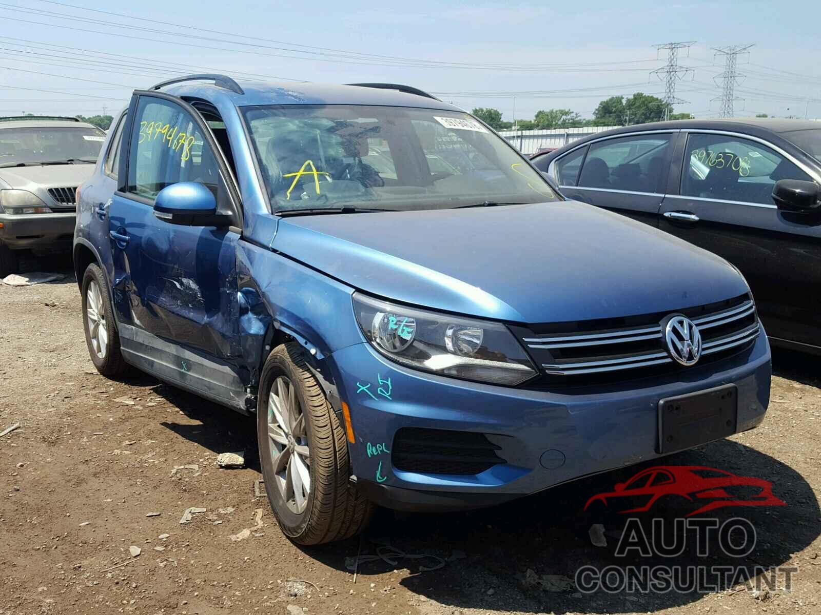 VOLKSWAGEN TIGUAN S 2017 - WVGBV7AX1HK050500