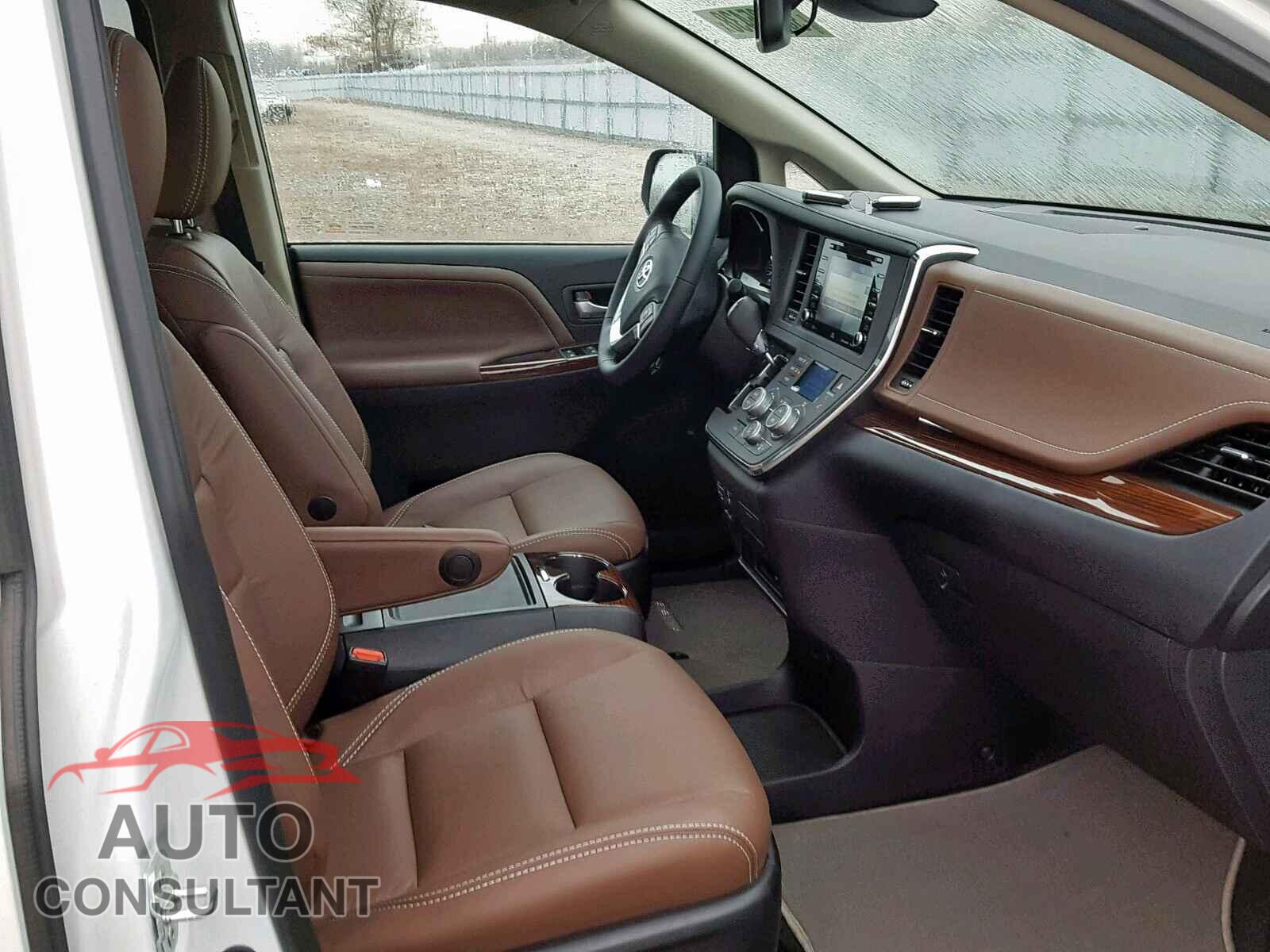 TOYOTA SIENNA 2018 - 5TDDZ3DC3JS192560