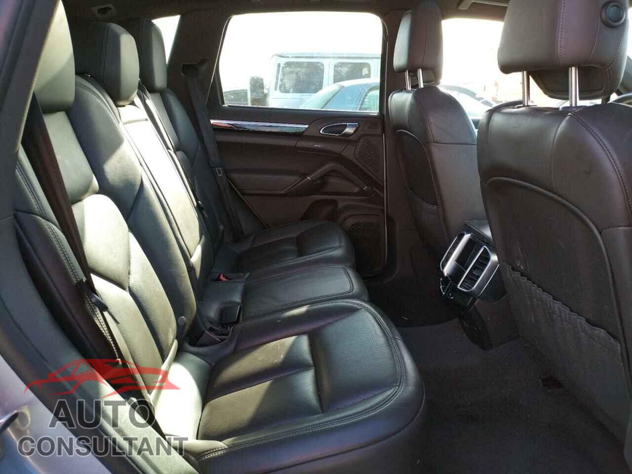 PORSCHE CAYENNE 2018 - WP1AA2A21JKA03300