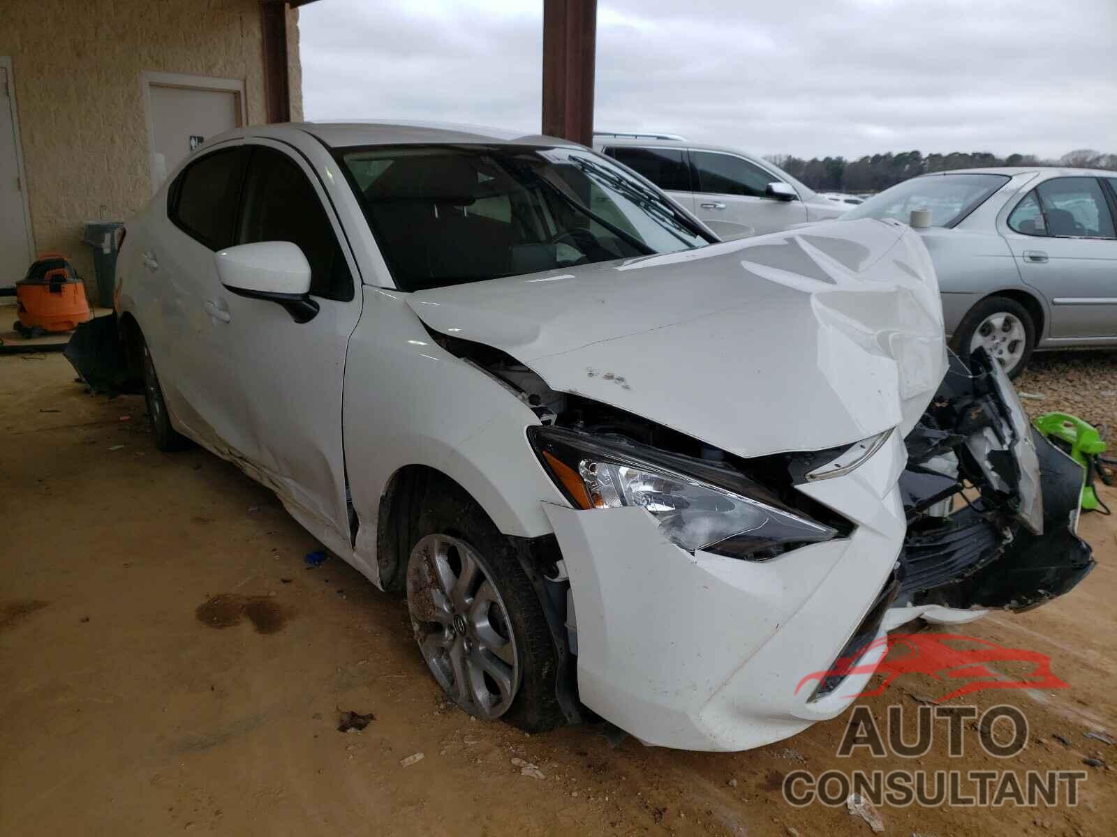 TOYOTA YARIS 2017 - 3MYDLBYV2HY157567