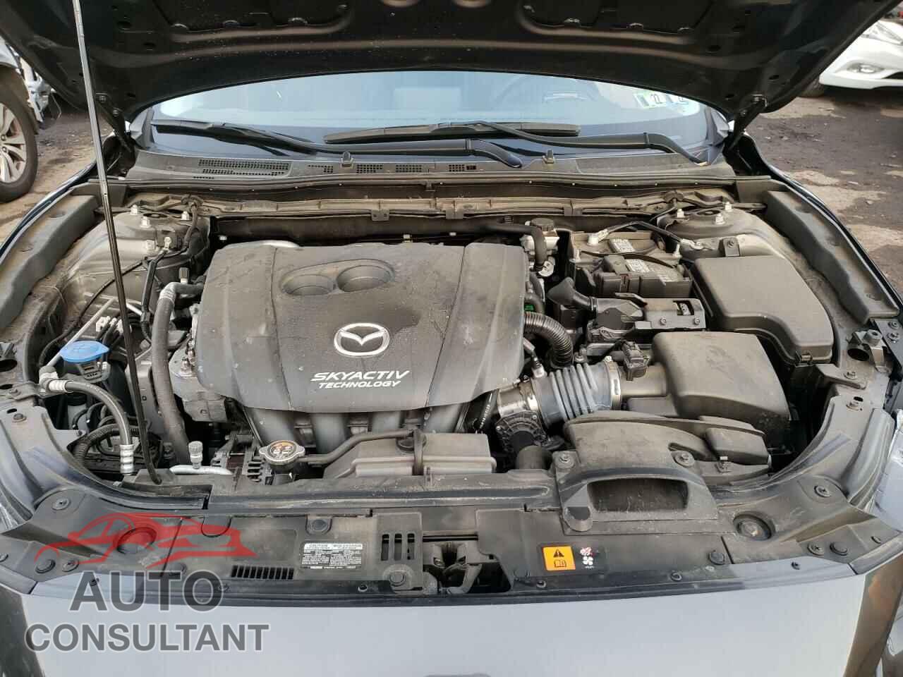 MAZDA 3 2018 - 3MZBN1M34JM276312