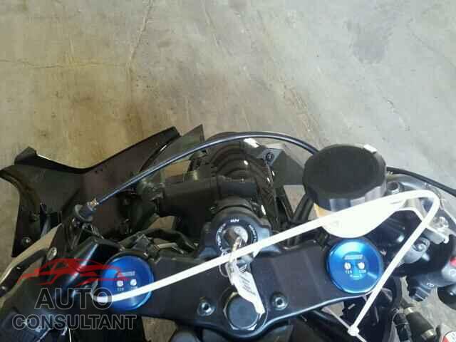 HONDA CBR CYCLE 2015 - JH2PC4002FK801305