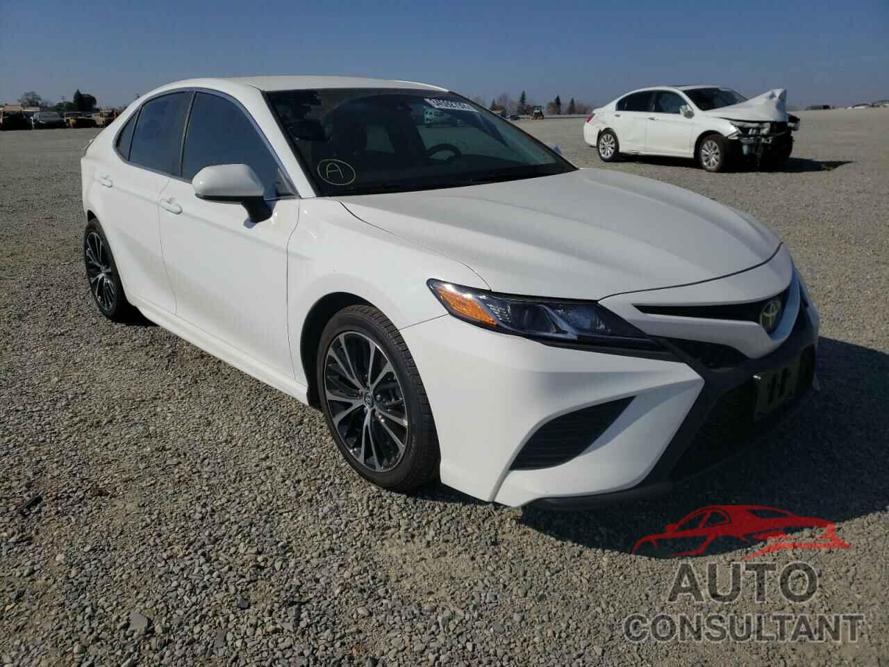 TOYOTA CAMRY 2018 - 4T1B11HK2JU059770