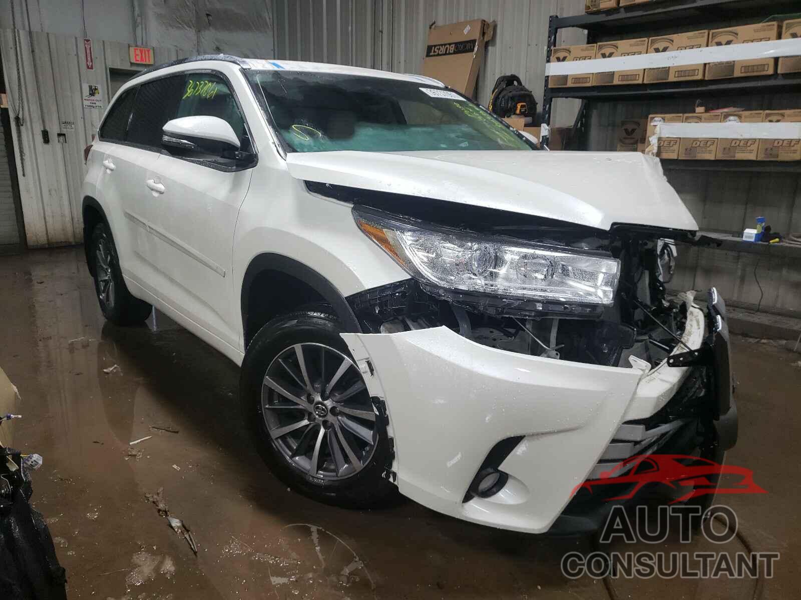 TOYOTA HIGHLANDER 2018 - 5TDJZRFH0JS560112