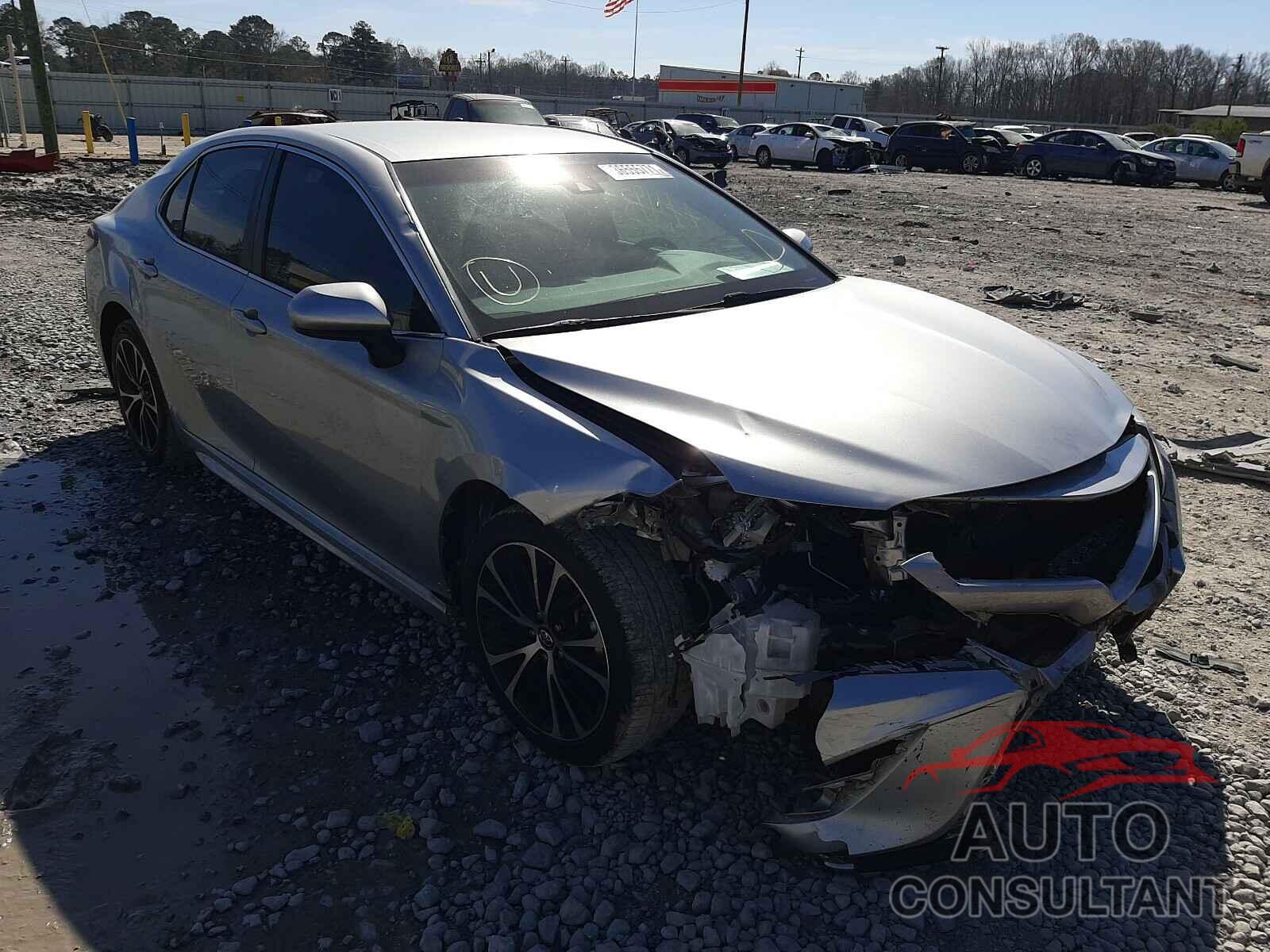 TOYOTA CAMRY 2018 - 4T1B11HK1JU102740