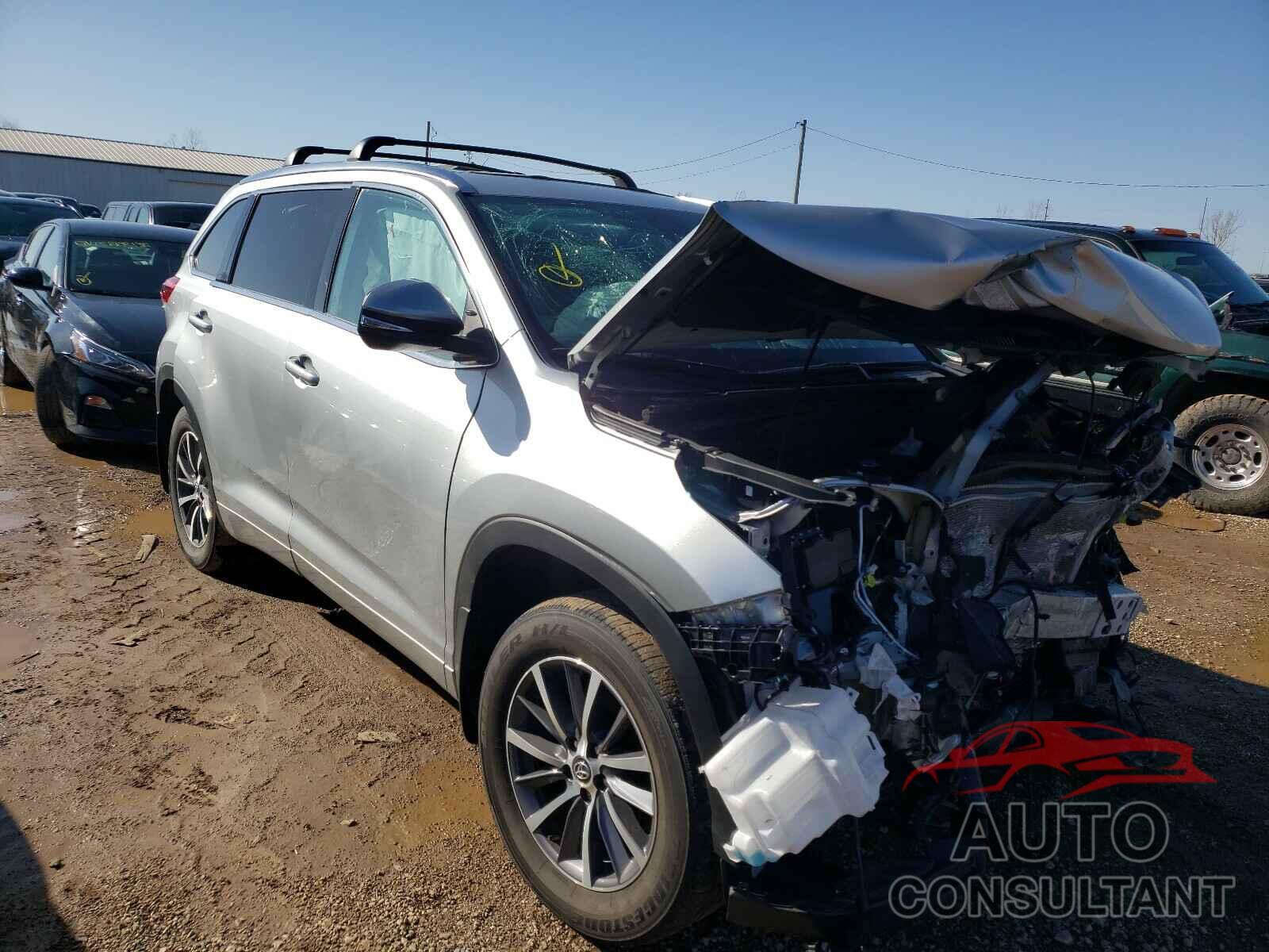 TOYOTA HIGHLANDER 2018 - 5TDJZRFH2JS551394
