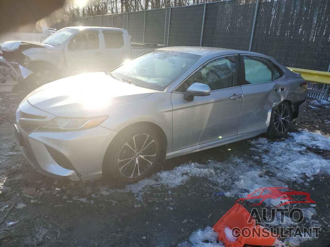 TOYOTA CAMRY 2018 - 4T1B11HK8JU068960