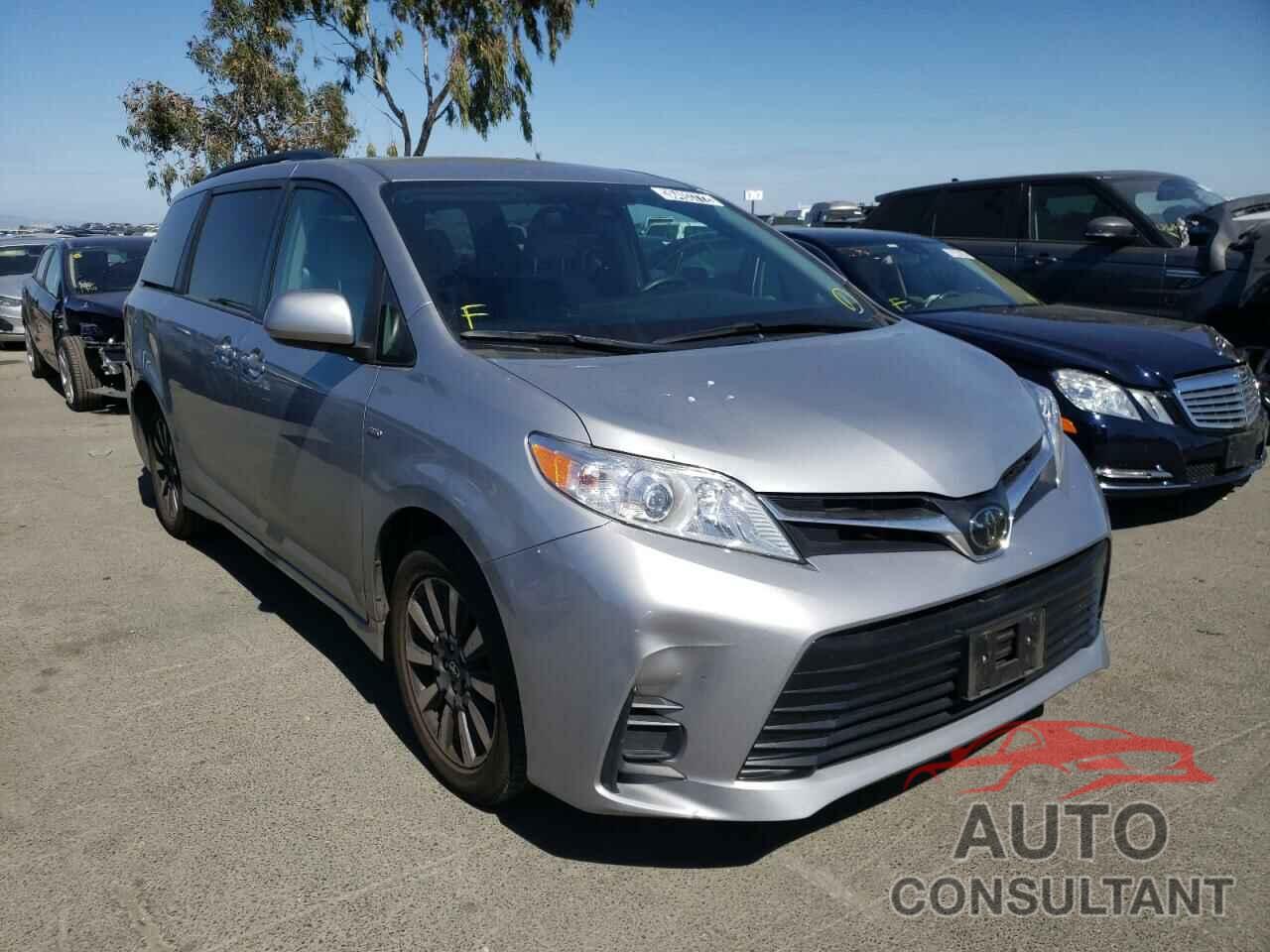 TOYOTA SIENNA 2018 - 5TDJZ3DC9JS203225