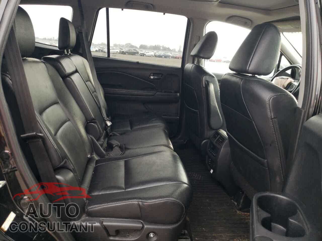 HONDA PILOT 2016 - 5FNYF6H88GB077838