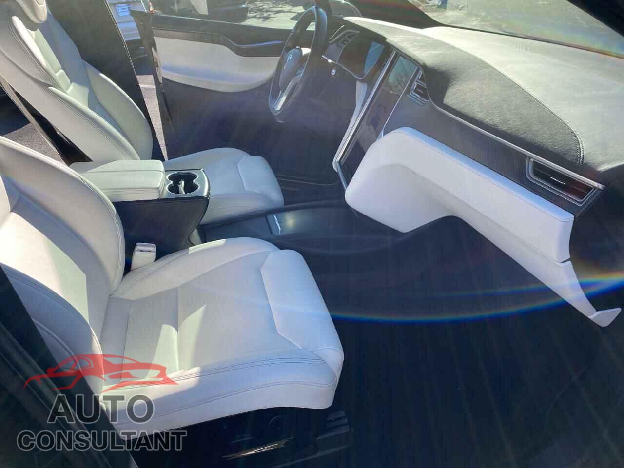 TESLA MODEL X 2017 - 5YJXCBE29HF043891