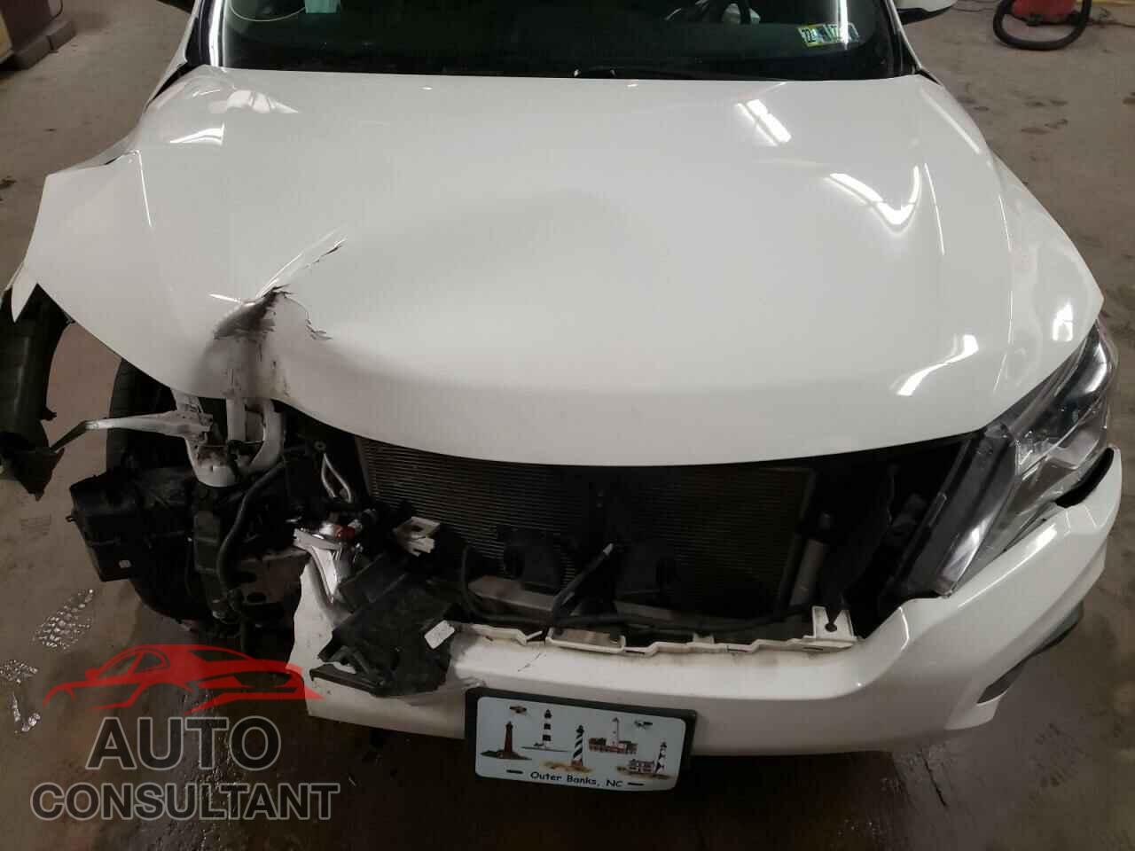 NISSAN PATHFINDER 2017 - 5N1DR2MM9HC600263