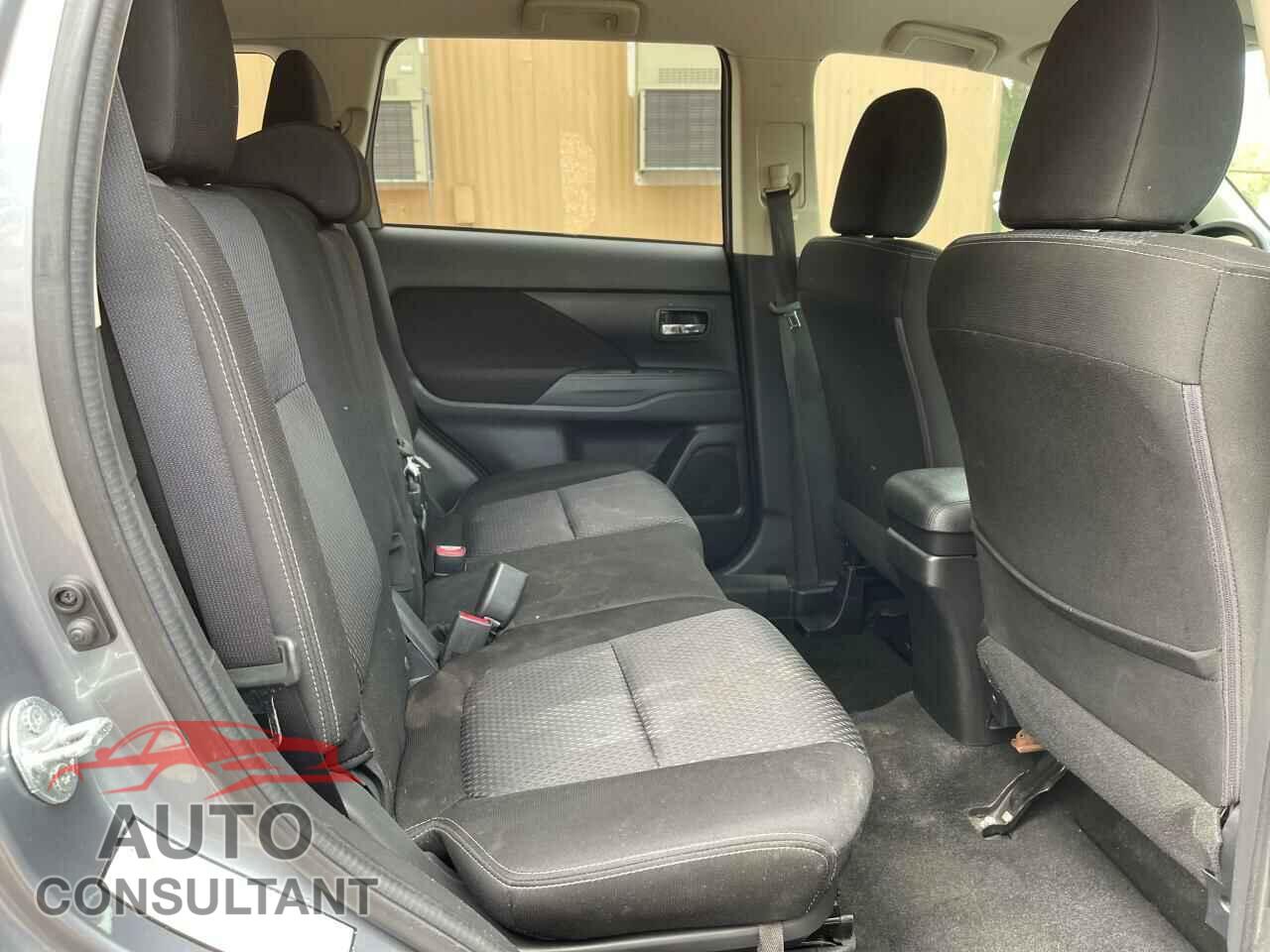 MITSUBISHI OUTLANDER 2017 - JA4AD3A3XHZ021099