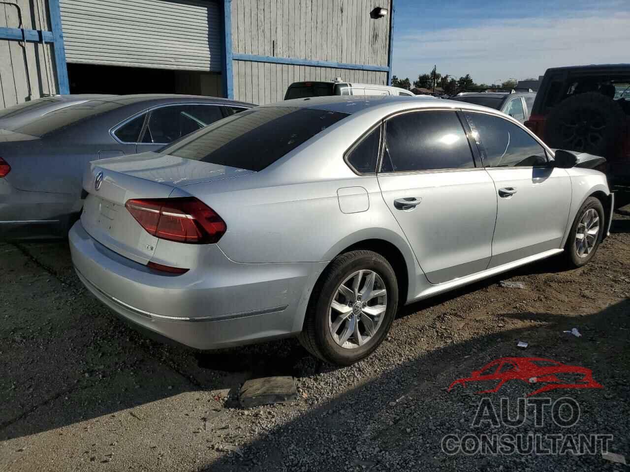 VOLKSWAGEN PASSAT 2018 - 1VWAA7A30JC026260