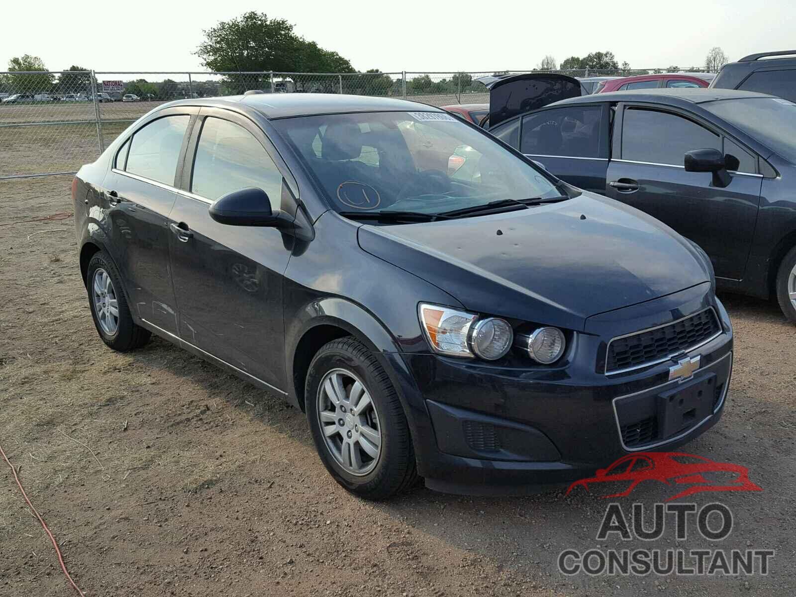 CHEVROLET SONIC 2015 - 1G1JC5SH9F4101236