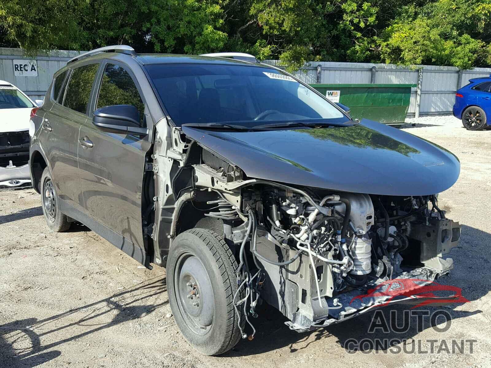 TOYOTA RAV4 LE 2015 - JTMZFREV8FD053240