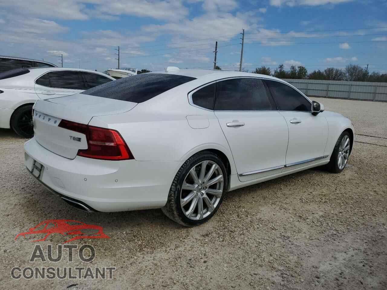 VOLVO S90 2018 - LVYBC0AL7JP031577