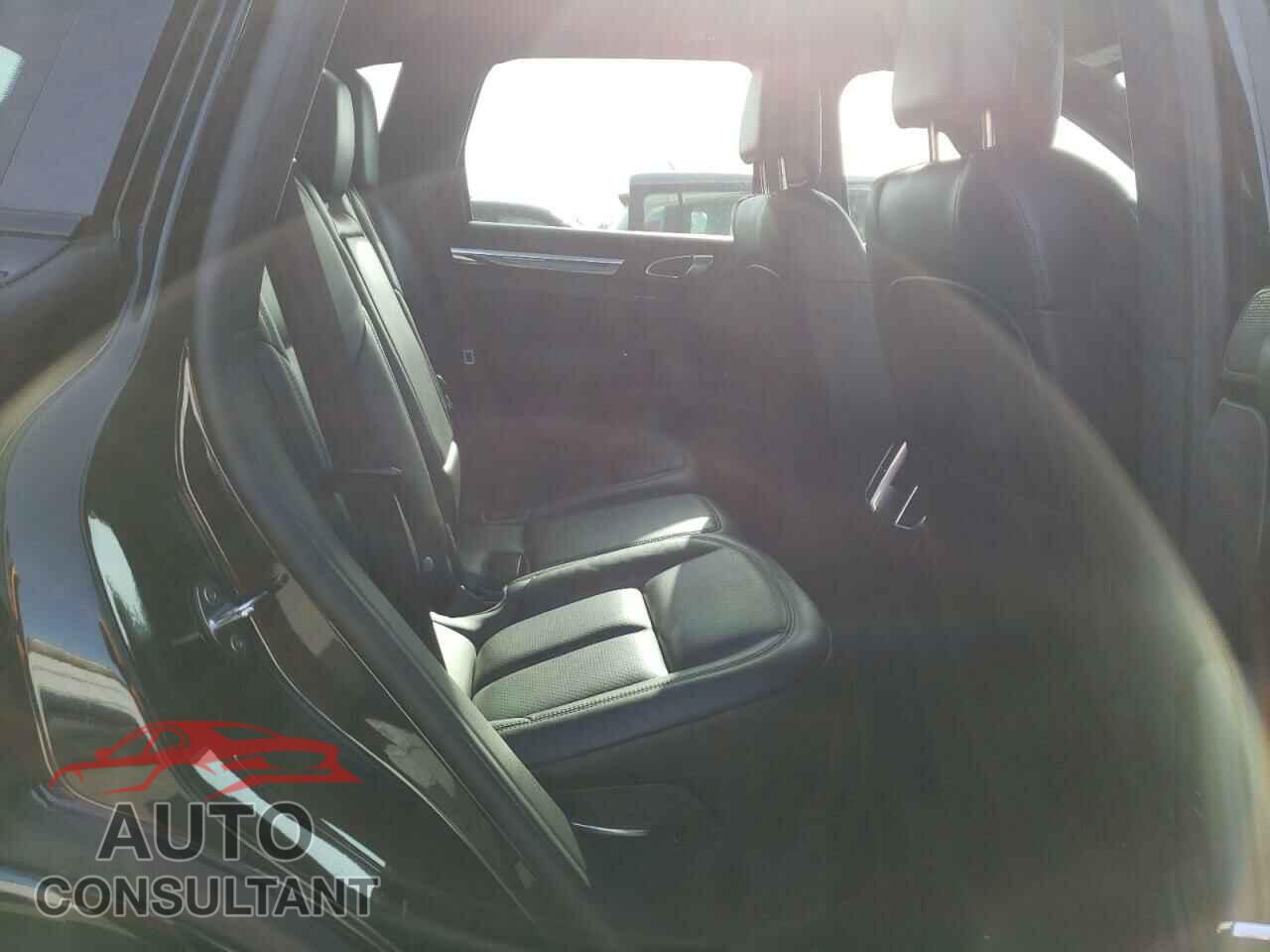 PORSCHE CAYENNE 2017 - WP1AA2A26HKA91254