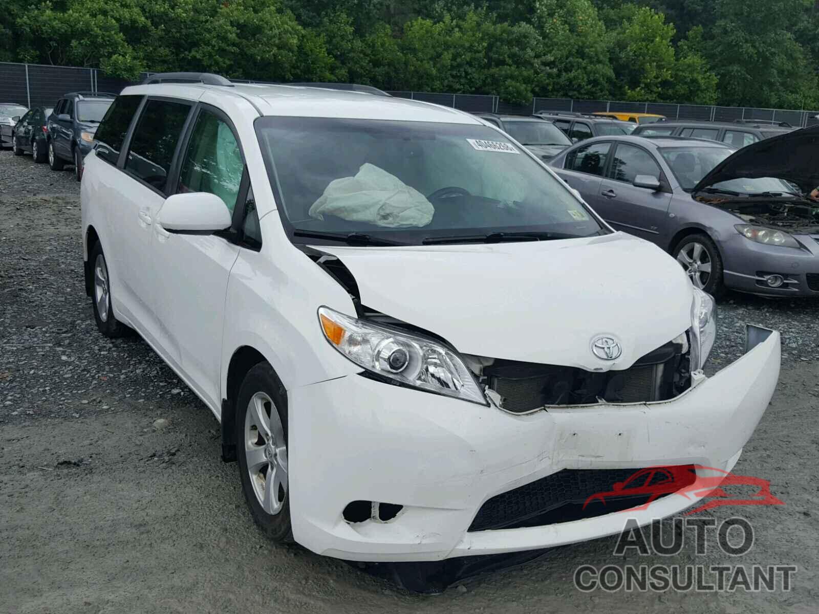 TOYOTA SIENNA LE 2015 - 5TDKK3DC4FS586426