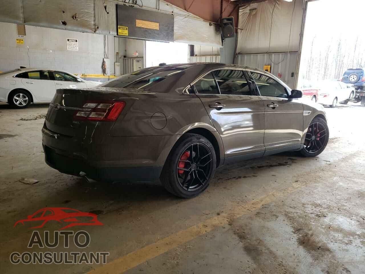 FORD TAURUS 2018 - 1FAHP2E85JG115281