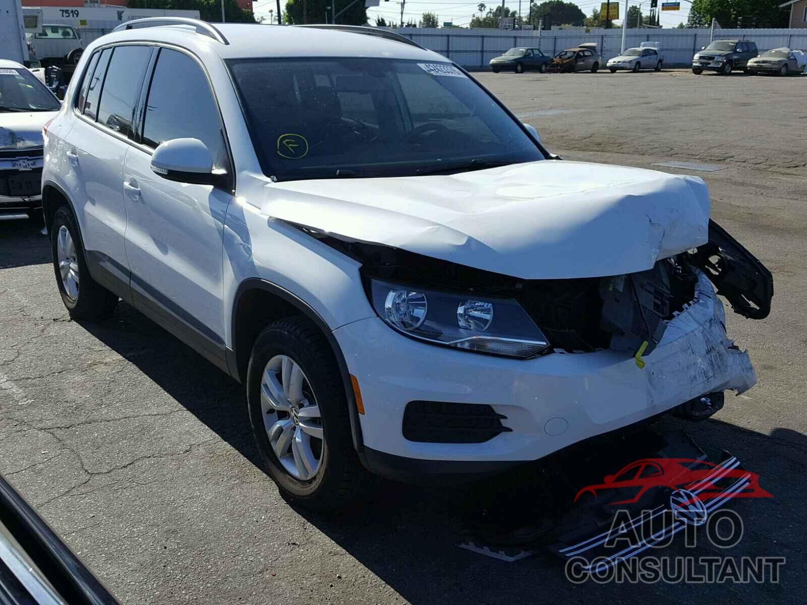 VOLKSWAGEN TIGUAN S 2017 - WVGAV7AX1HK035622