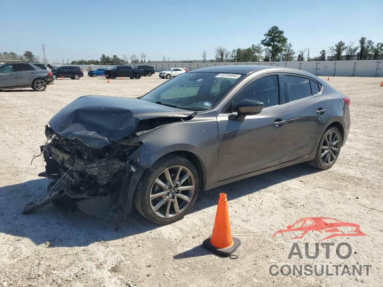 MAZDA 3 2018 - 3MZBN1V39JM169528