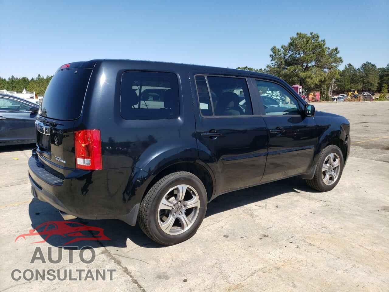 HONDA PILOT 2015 - 5FNYF3H33FB013613