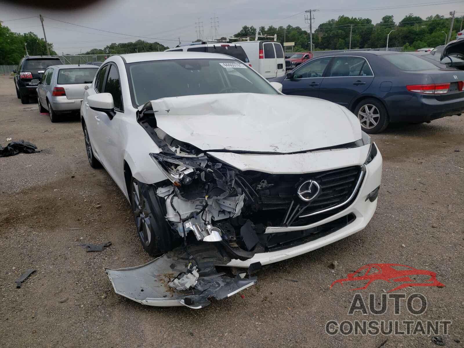 MAZDA 3 2018 - 3MZBN1L38JM200531