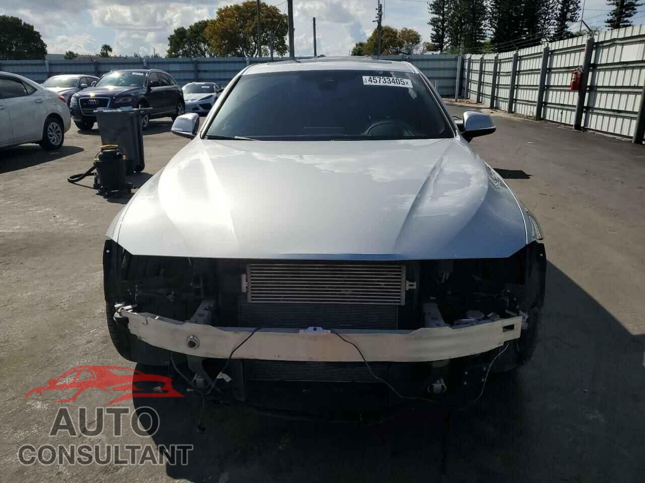 BMW 3 SERIES 2017 - WBA8E1C52HK480170