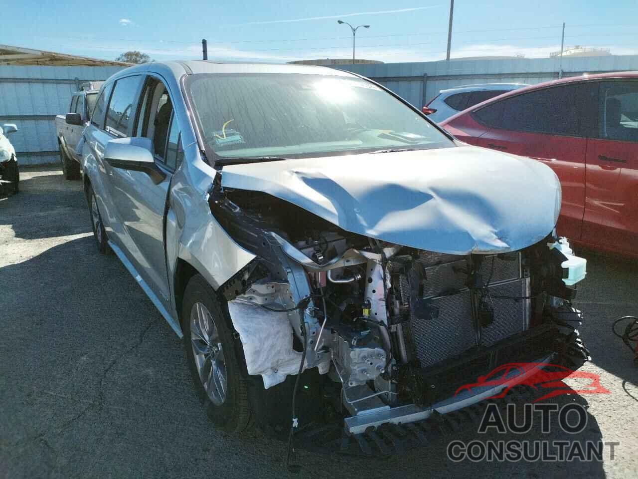 TOYOTA SIENNA 2021 - 5TDYRKEC5MS071687