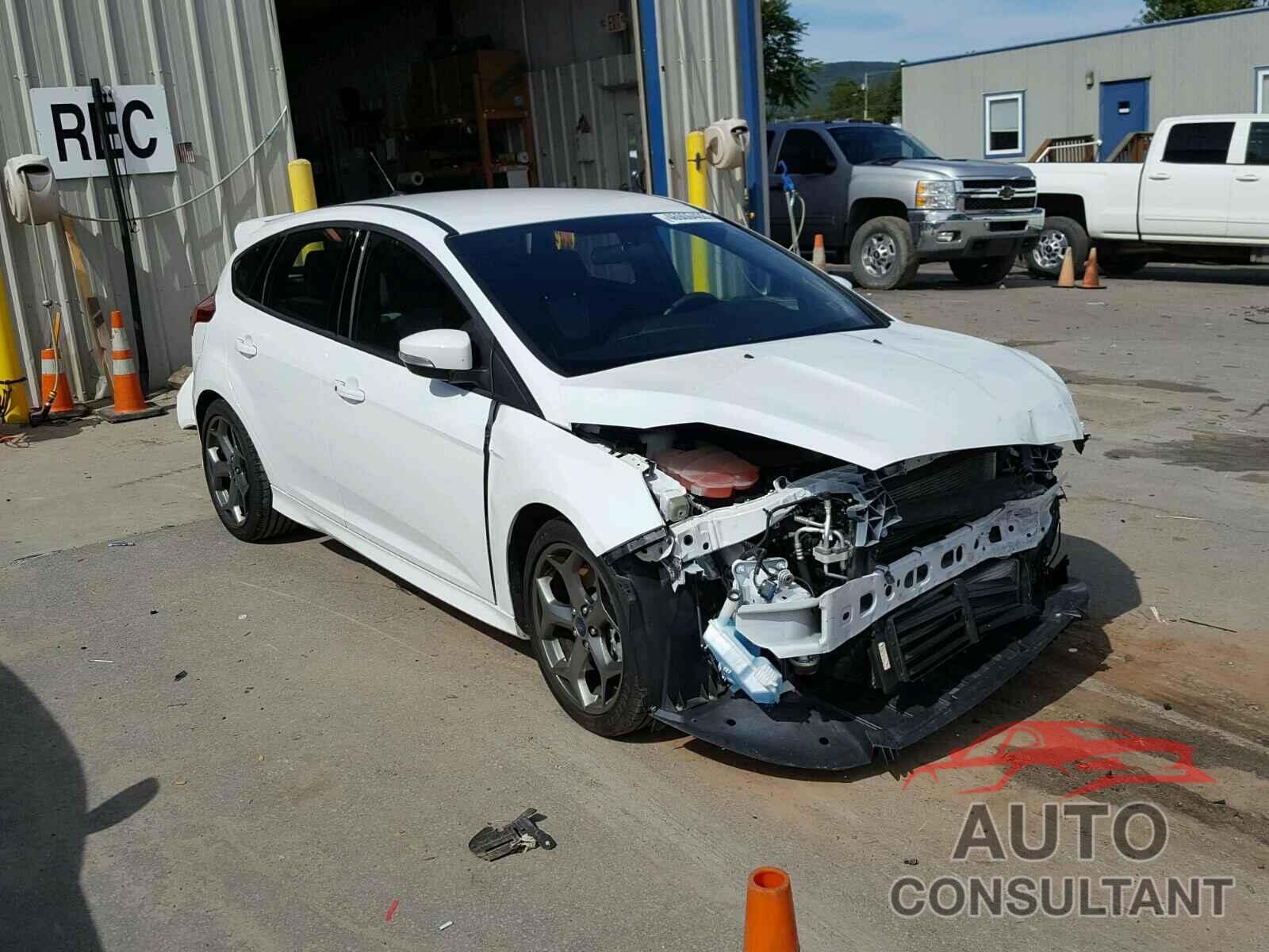 FORD FOCUS 2018 - 1FADP3L98JL232117