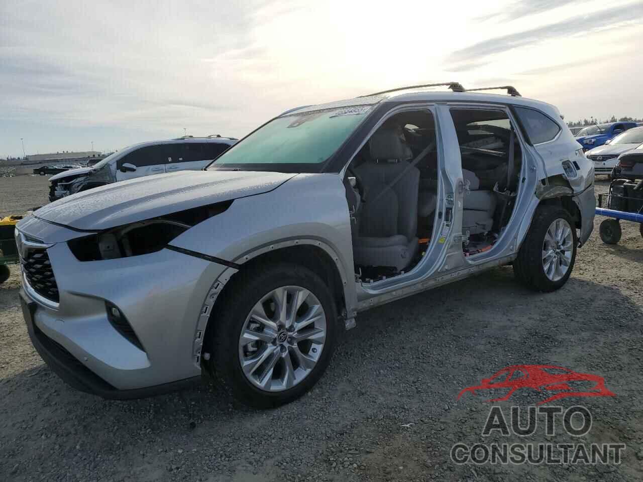 TOYOTA HIGHLANDER 2022 - 5TDXBRCH8NS543728