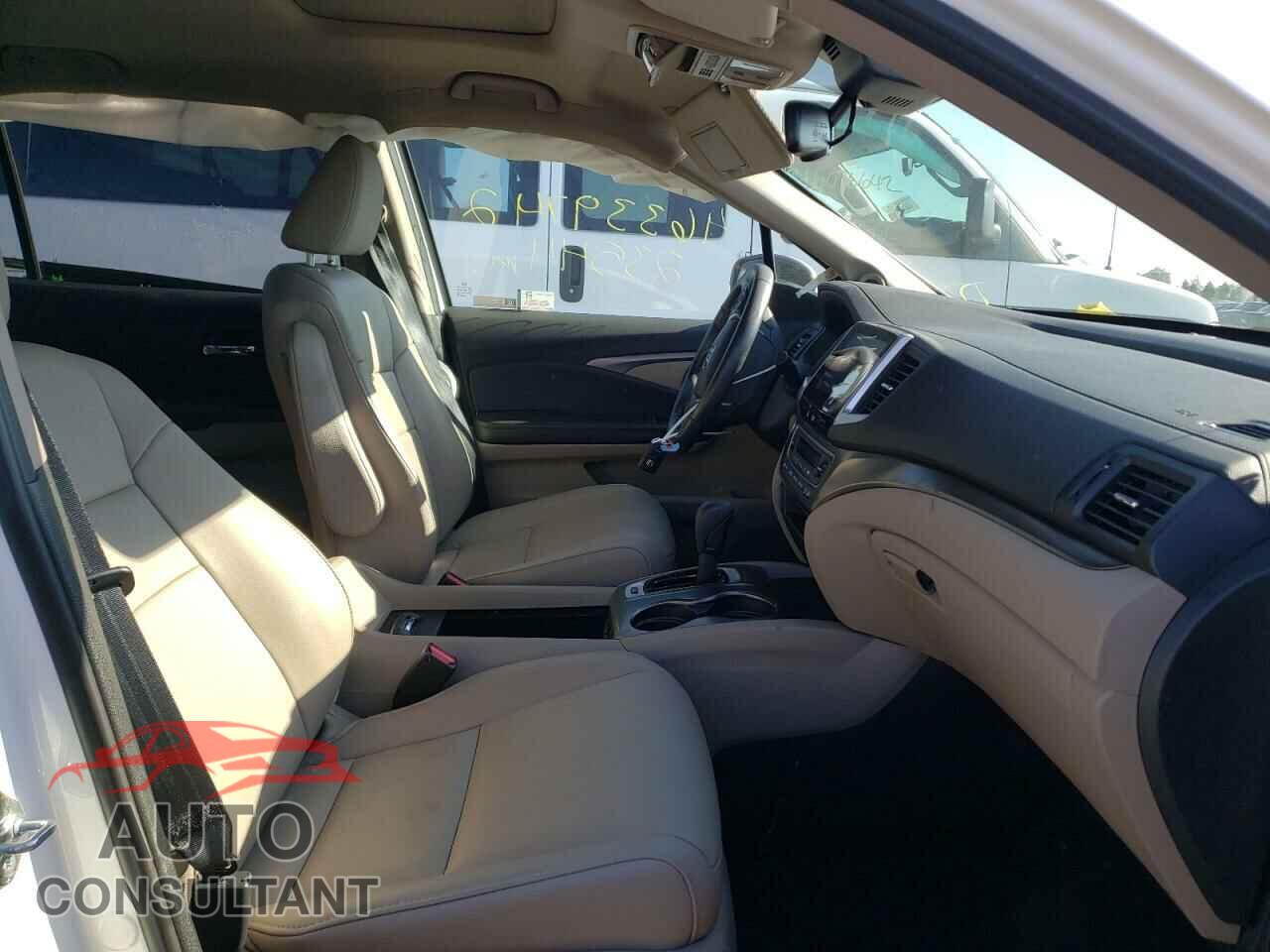 HONDA PILOT 2018 - 5FNYF6H67JB036557