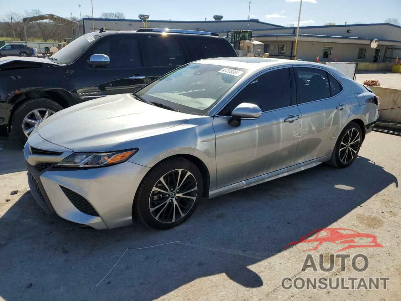 TOYOTA CAMRY 2018 - 4T1B11HK3JU638203
