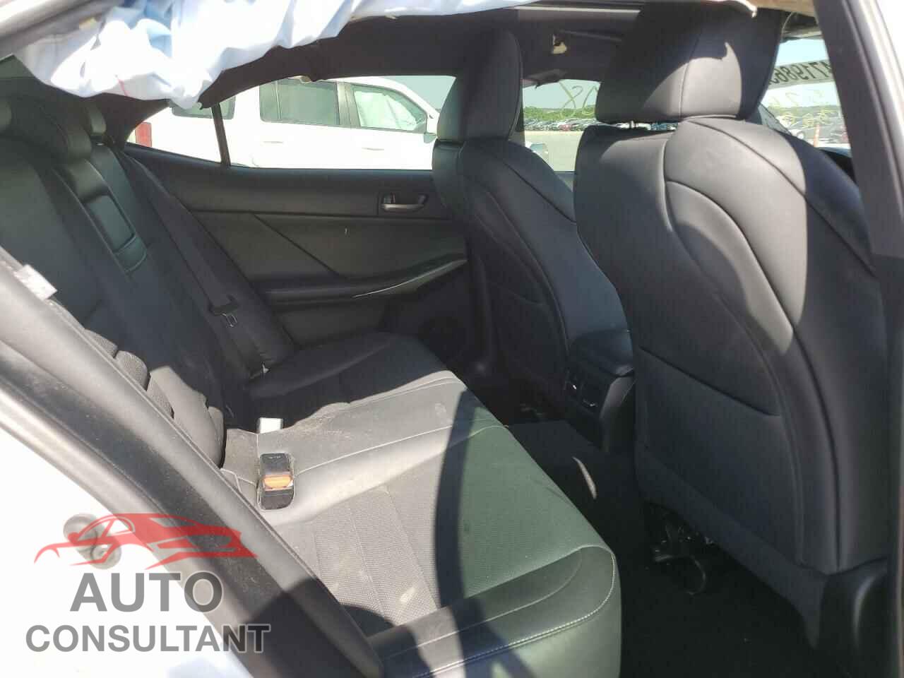 LEXUS IS 2017 - JTHBA1D2XH5056502