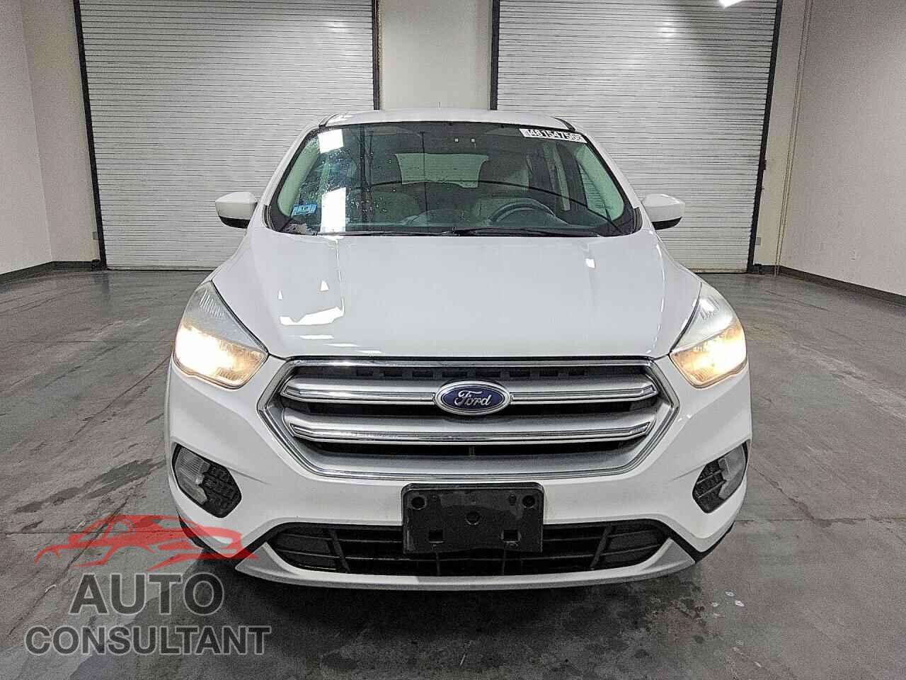 FORD ESCAPE 2017 - 1FMCU9GD8HUC52108