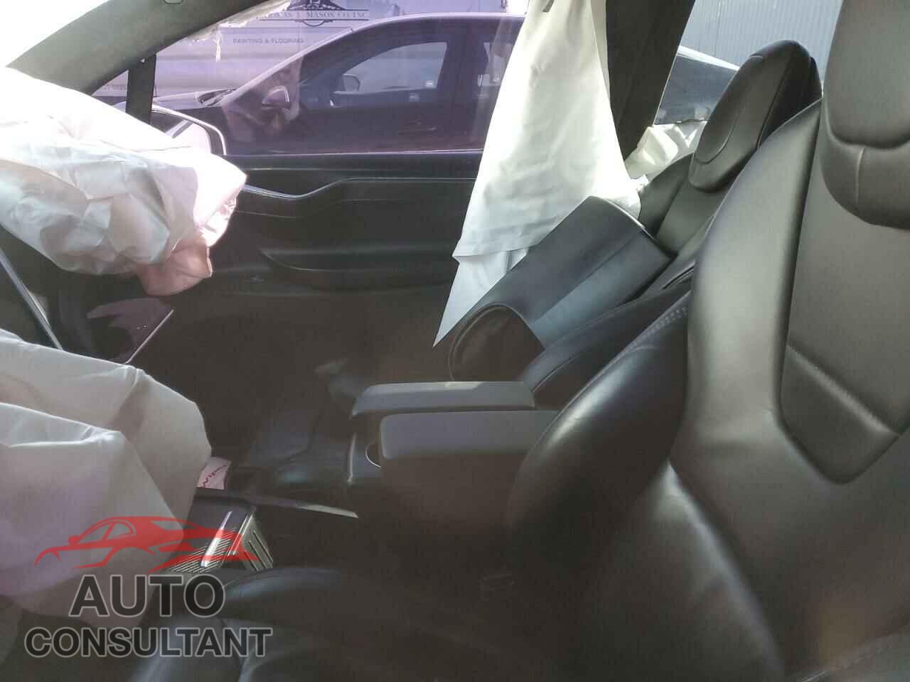 TESLA MODEL X 2017 - 5YJXCBE21HF054304