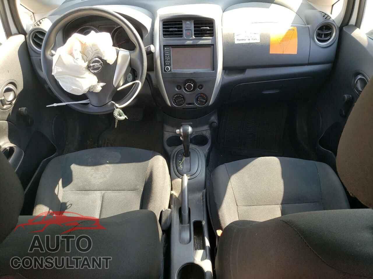 NISSAN VERSA 2019 - 3N1CE2CP3KL366093
