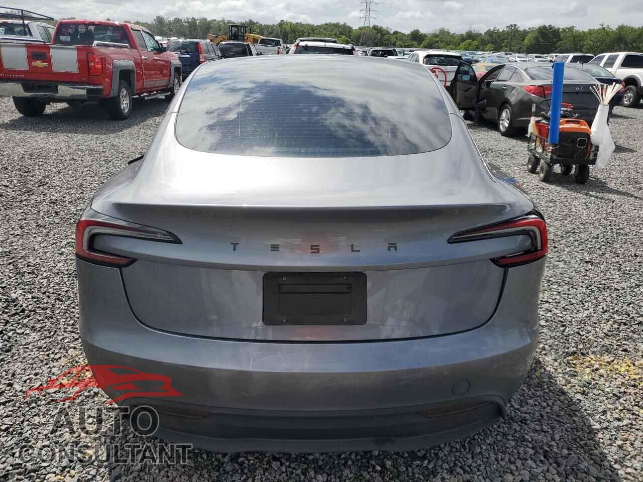 TESLA MODEL 3 2024 - 5YJ3E1EA8RF858885