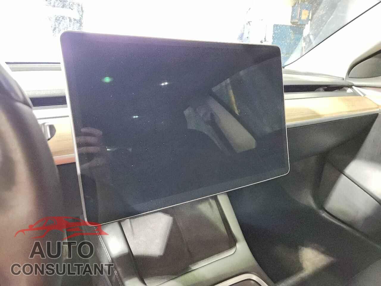 TESLA MODEL 3 2022 - 5YJ3E1EA9NF303843