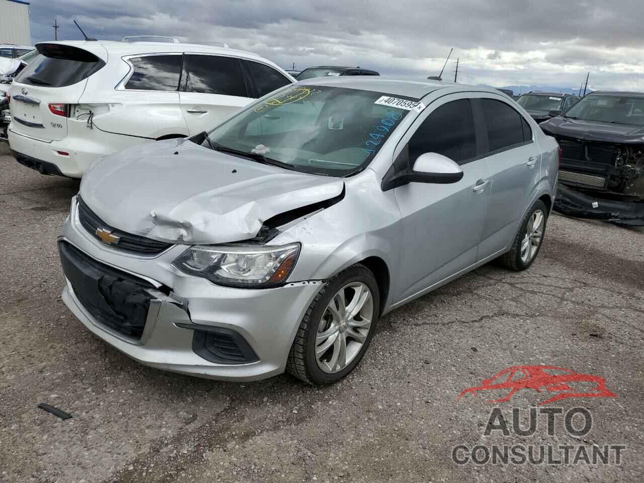 CHEVROLET SONIC 2018 - 1G1JB5SHXJ4124908