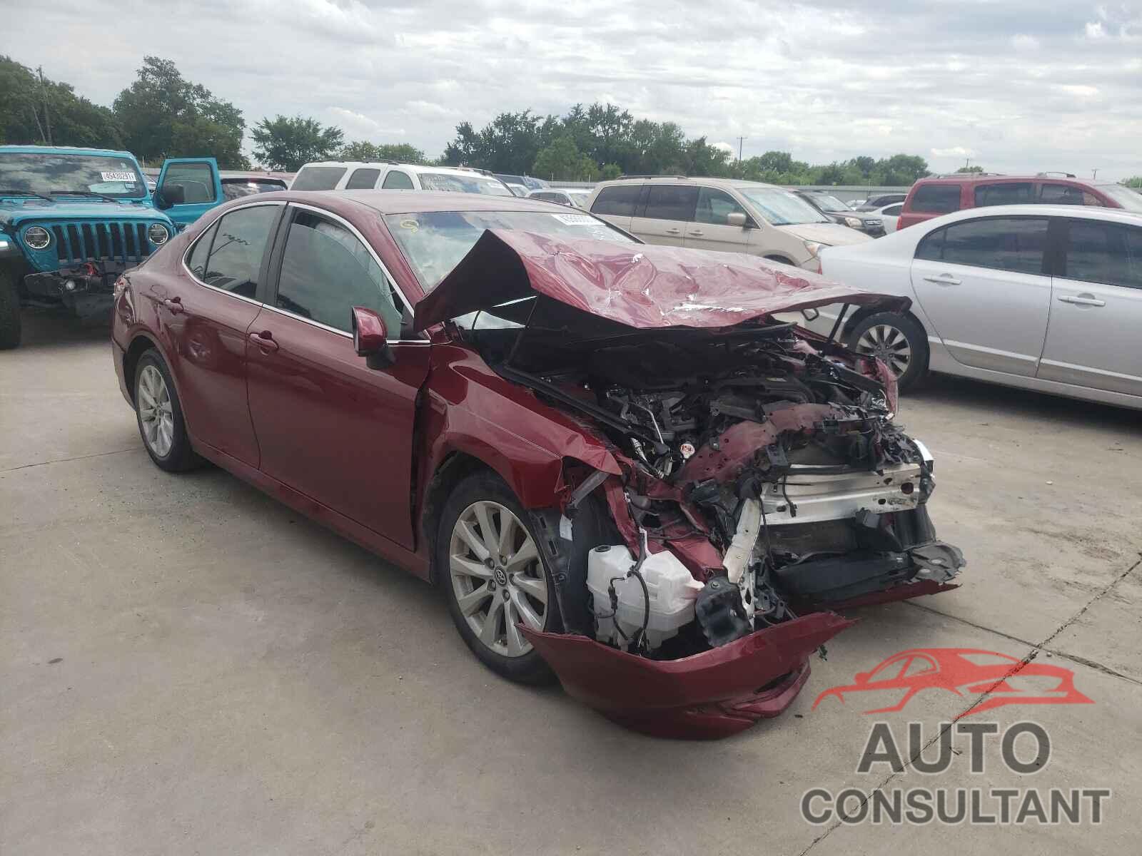 TOYOTA CAMRY 2018 - 4T1B11HK0JU563122