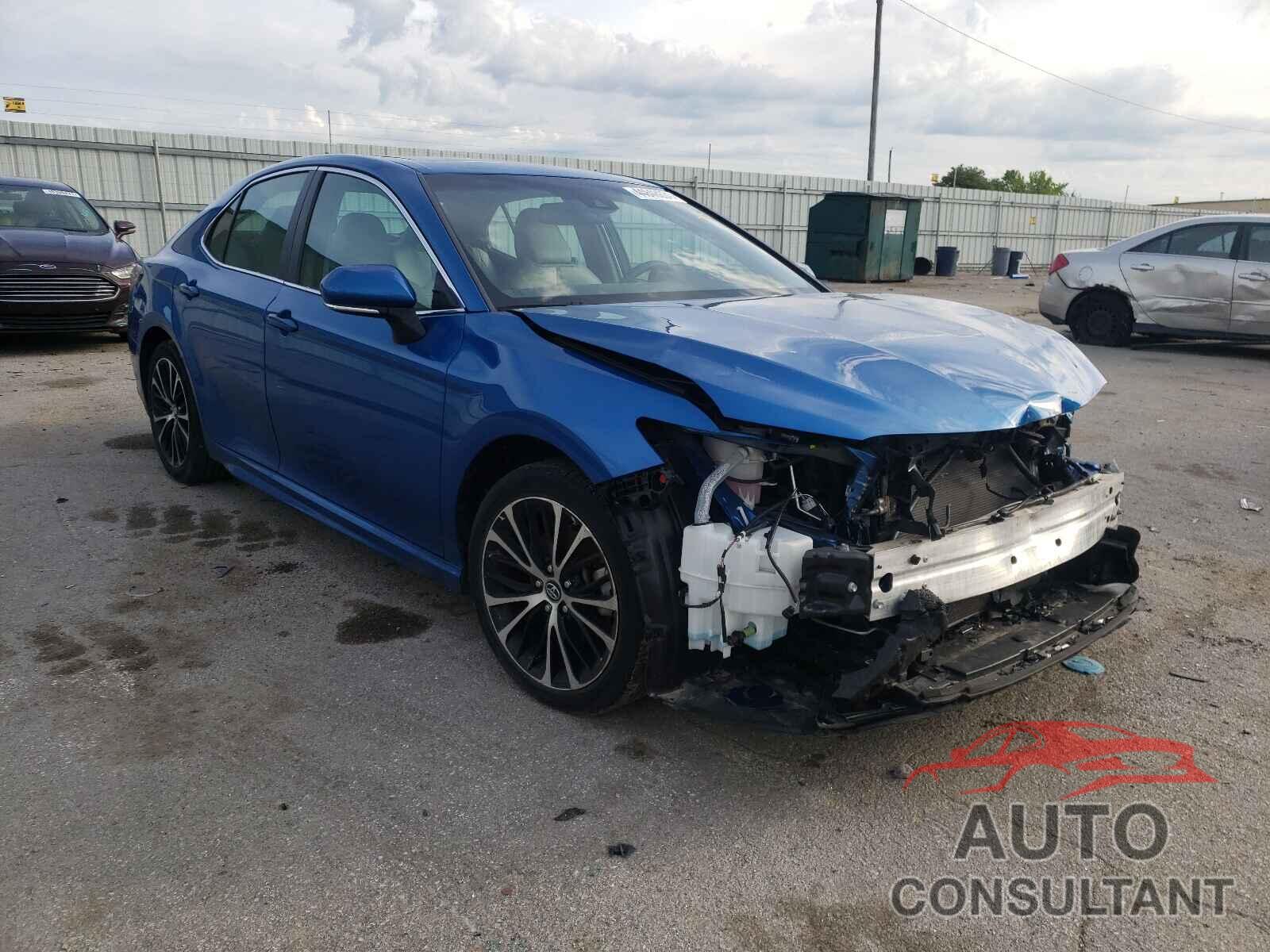 TOYOTA CAMRY 2018 - 4T1B11HK0JU008932