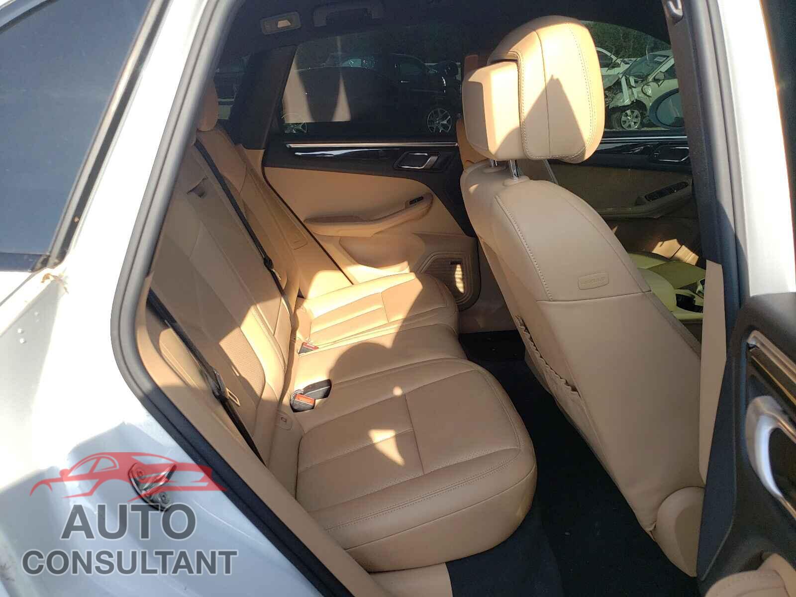 PORSCHE MACAN 2017 - WP1AA2A50HL001078