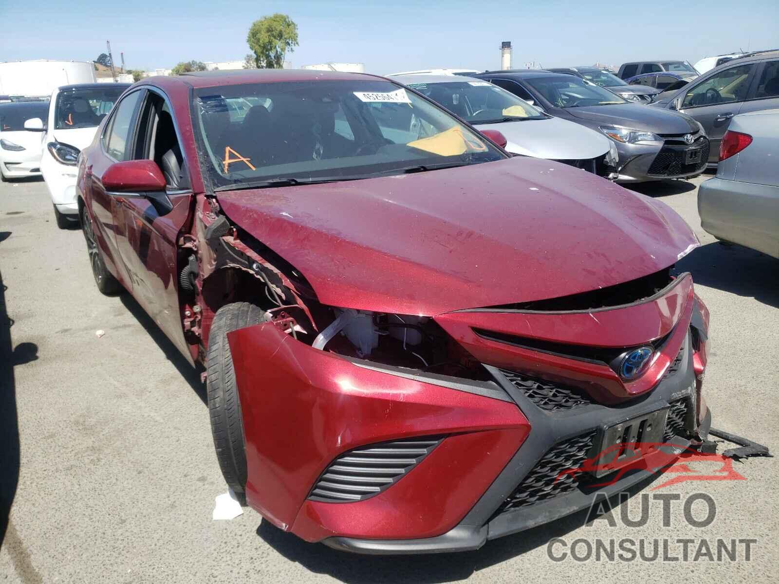 TOYOTA CAMRY 2018 - 4T1B21HK8JU510701