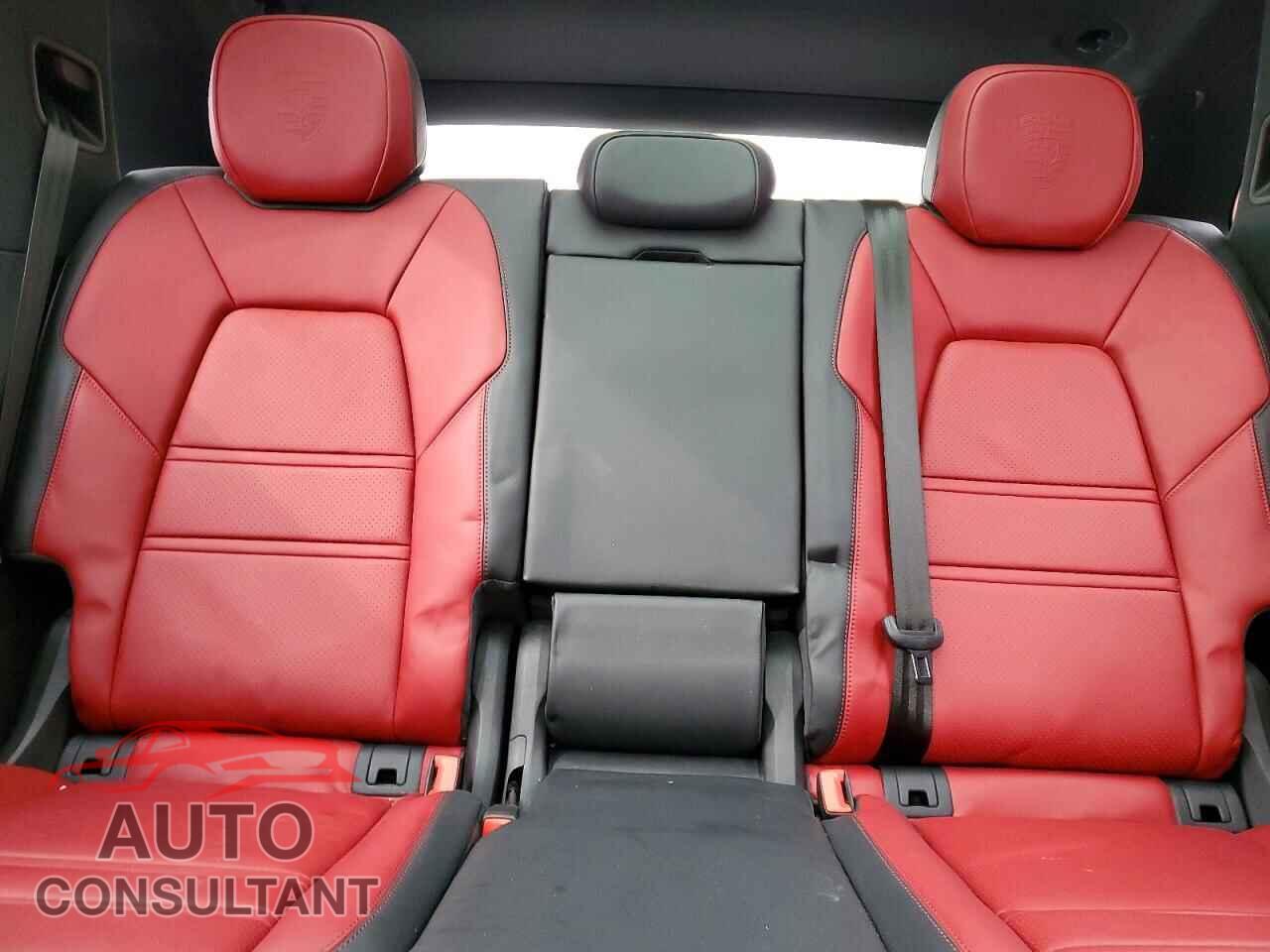 PORSCHE CAYENNE 2024 - WP1AA2AY3RDA02637