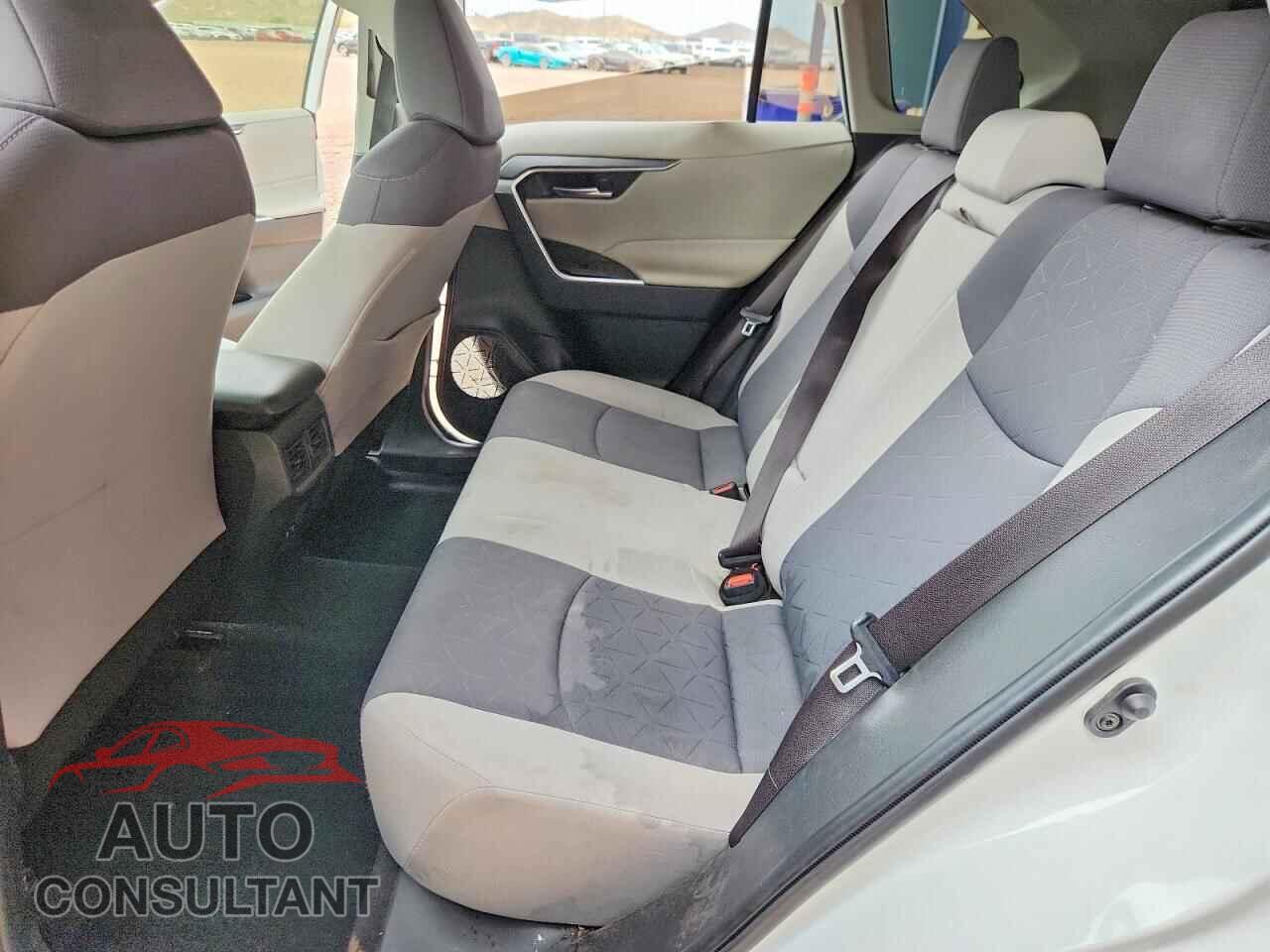 TOYOTA RAV4 2019 - JTMP1RFV2KD036559