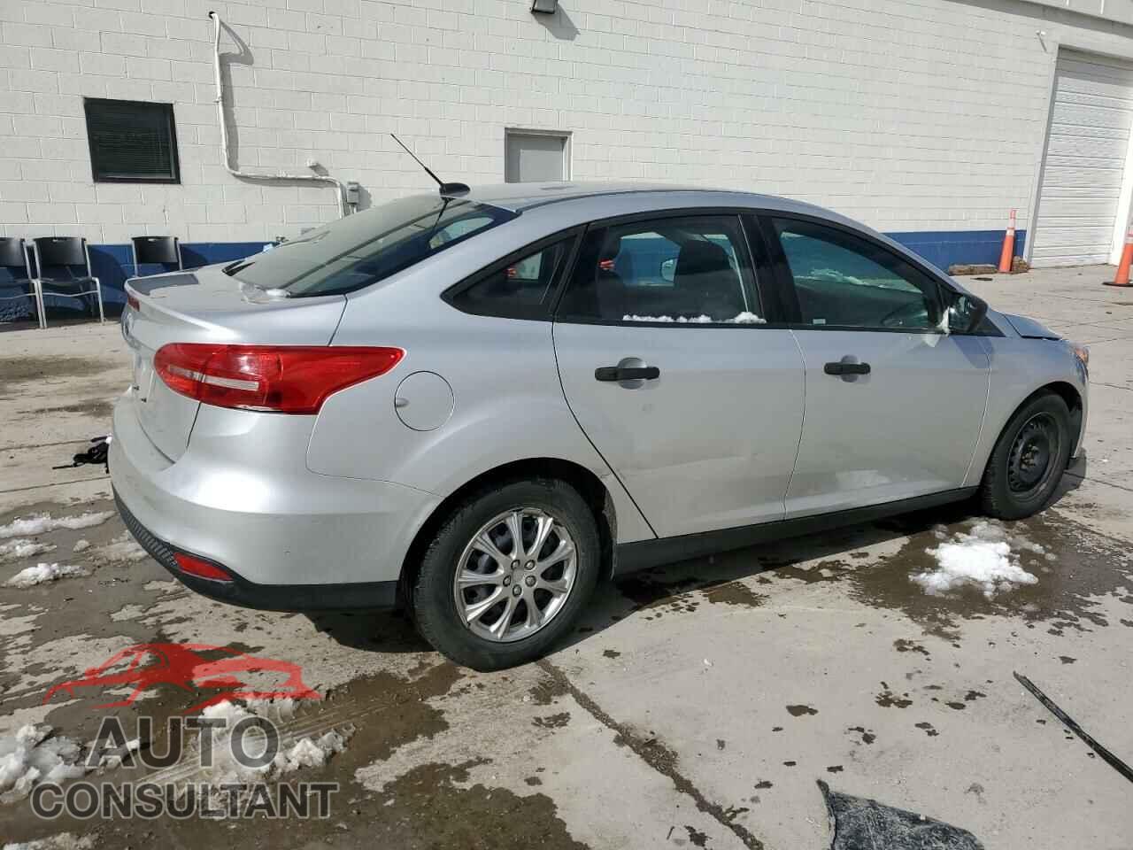 FORD FOCUS 2017 - 1FADP3E20HL206797