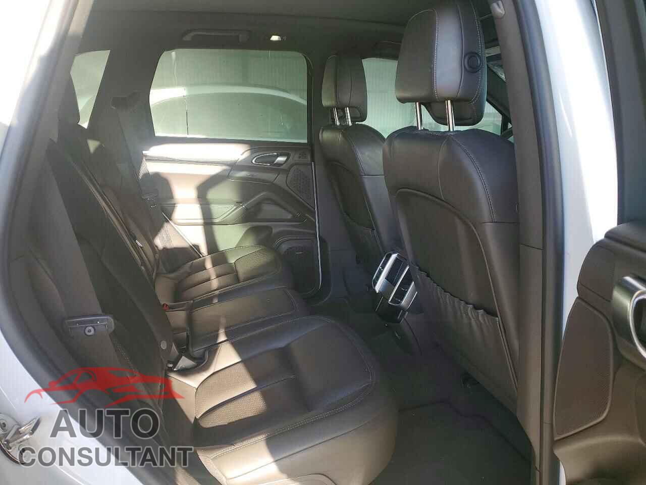 PORSCHE CAYENNE 2017 - WP1AE2A27HLA71206