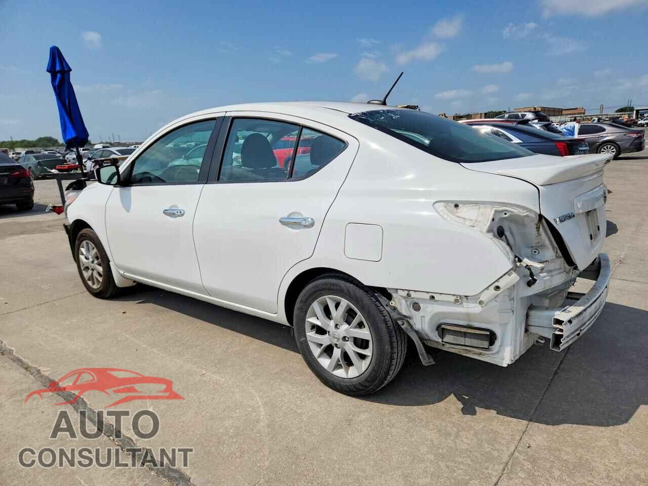 NISSAN VERSA 2019 - 3N1CN7AP3KL819581